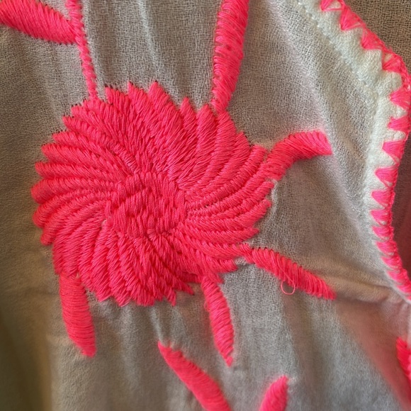 ✨BEAUTIFULLY EMBROIDERED LIGHTWEIGHT LADIES TOP - Picture 6 of 8